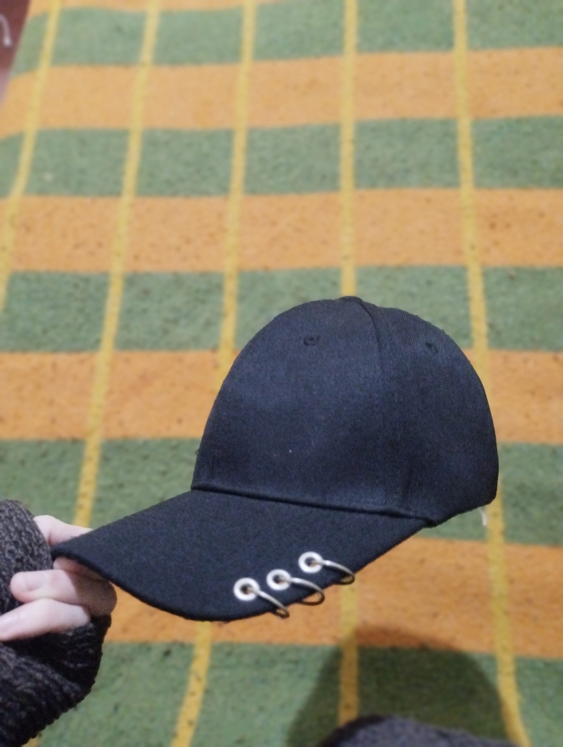 Gorra con 3 Piercings