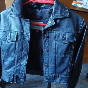 Campera de cuero corto