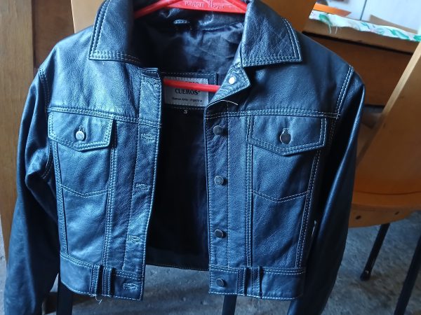 Campera de cuero corto