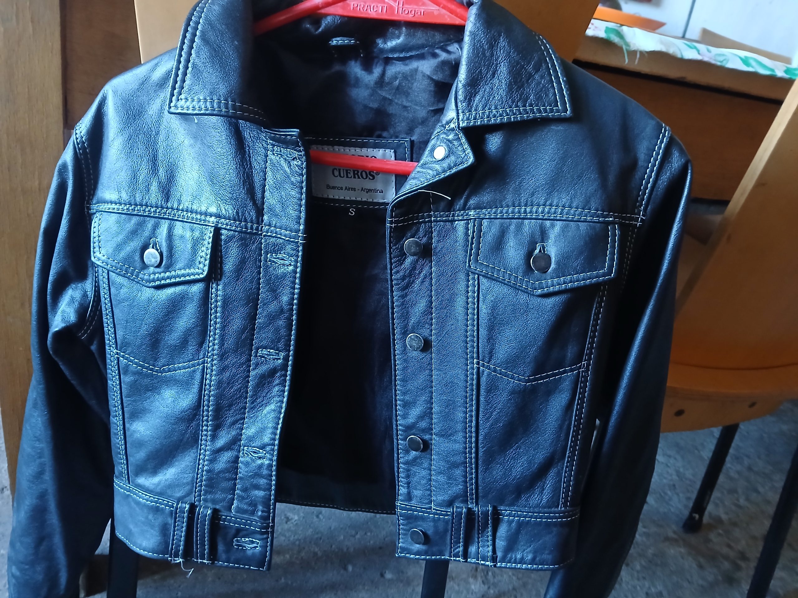 Campera de cuero corto