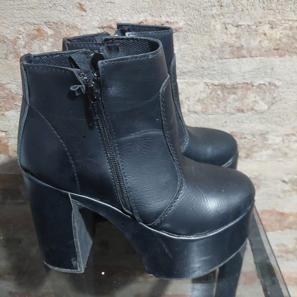 Botas - Image 2